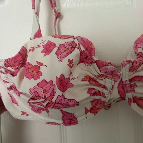 Hollister Pink Flower Bikini Set - Picture 2 of 8